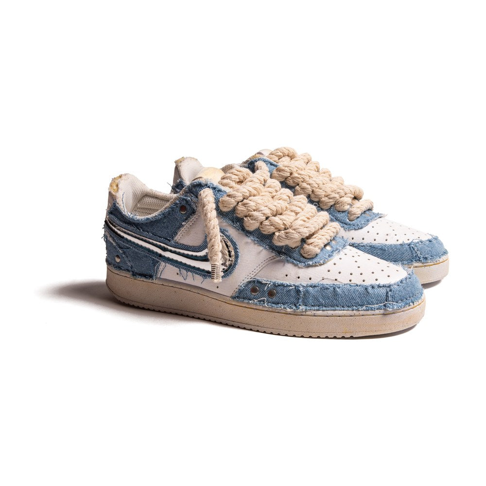 Nike Court Vision Dallas Custom con denim azzurro, Swoosh argento, rivetti nichel opaco e lacci in corda beige