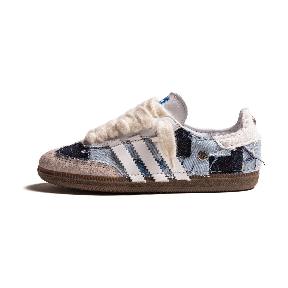 Adidas Samba Lincoln White Custom con denim patchwork, pelle bianca e borchie decorative