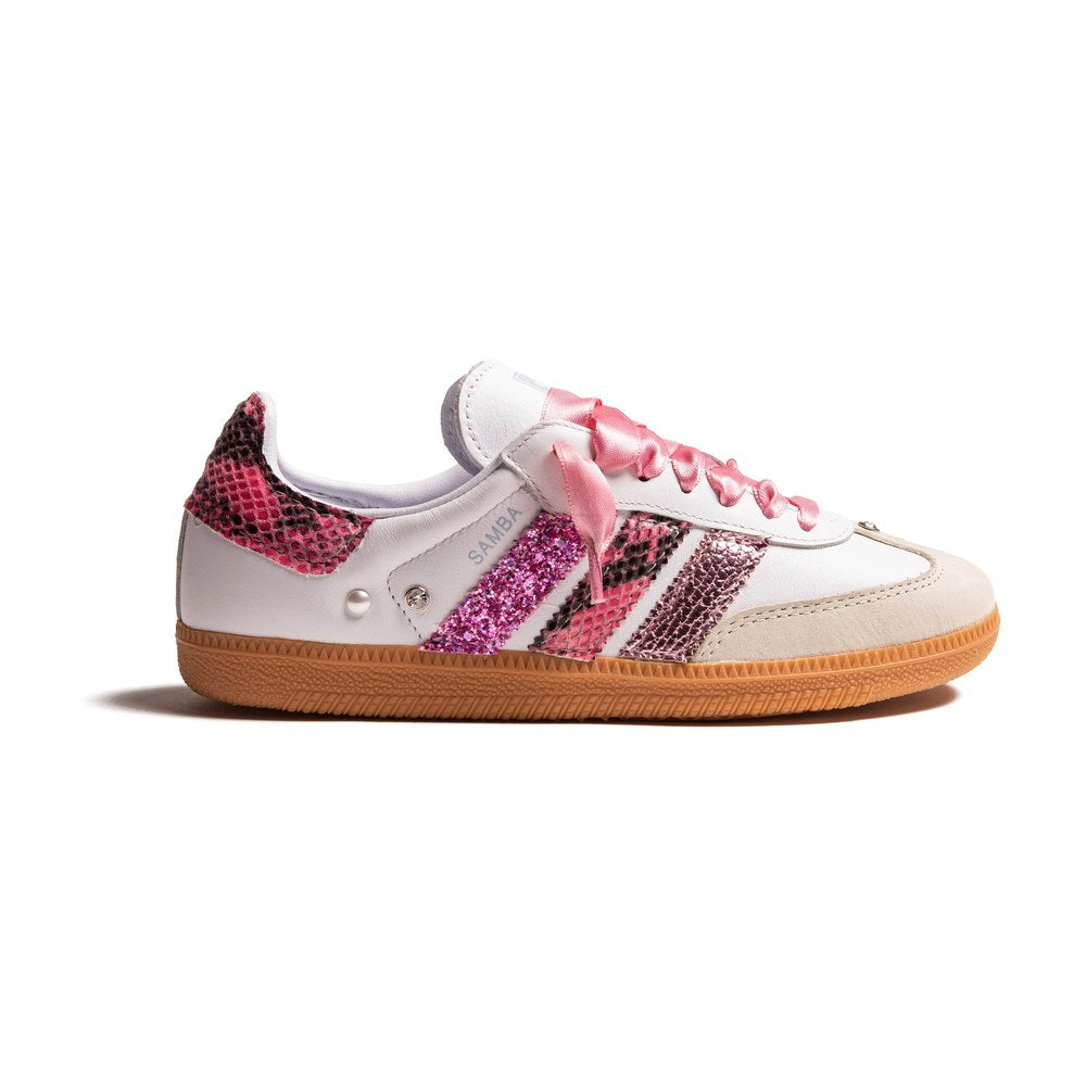 Adidas Samba Tris Glitter Fucsia Custom con glitter fucsia, pitone, laminato rosa antico, strass e perle